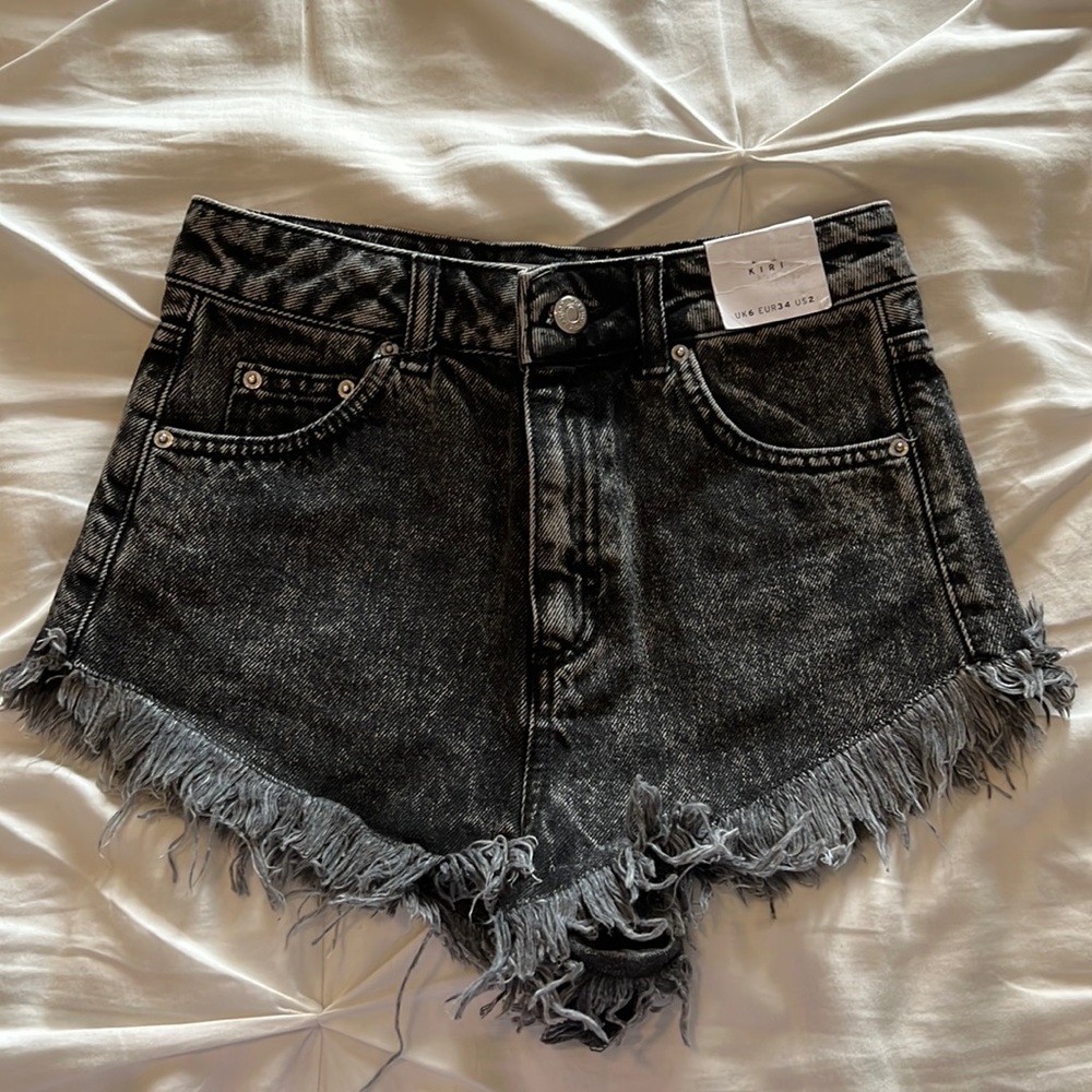 NWT Topshop black fray kiri jean shorts, Size 2